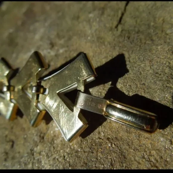 Mid Century Modern Crown Trifari White and Gold Tone Chevron Bracelet7 7 1/4 - Picture 13 of 14